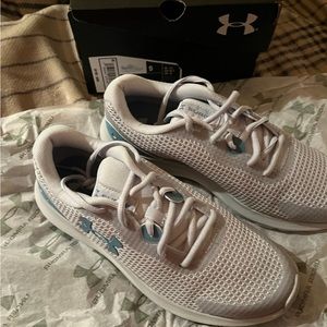 New under armor ladies shoes size 9 gray blue